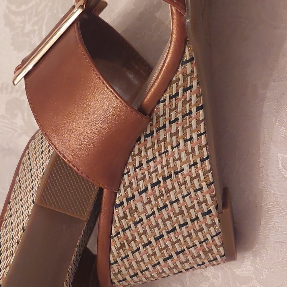 Sandles - Picture 2 of 3